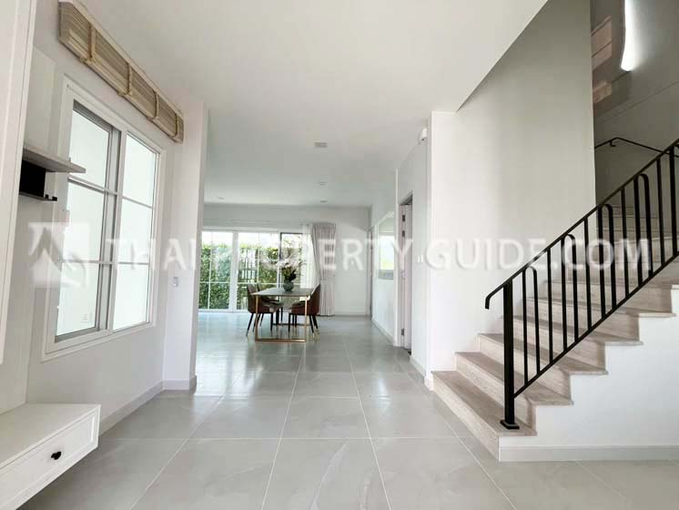 House with Shared Pool in Bangnatrad 